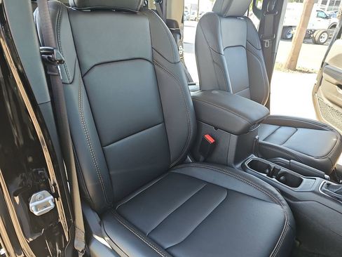 New 2025 Jeep Gladiator Willys image 10