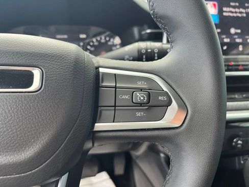 Used 2024 Jeep Compass Latitude AWD/4WD image 19