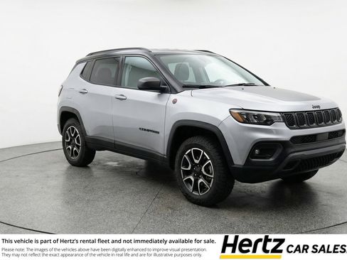 Used 2025 Jeep Compass Trailhawk AWD/4WD image 1