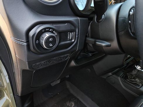 New 2026 Jeep Gladiator Sport AWD/4WD image 15