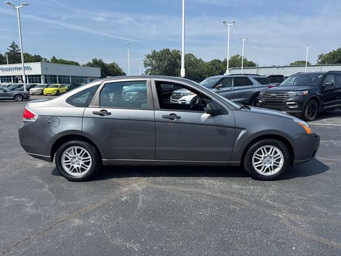 Used 2010 Ford Focus SE FWD image 5