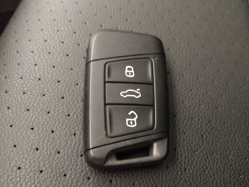 Used 2022 Volkswagen Jetta SE image 32