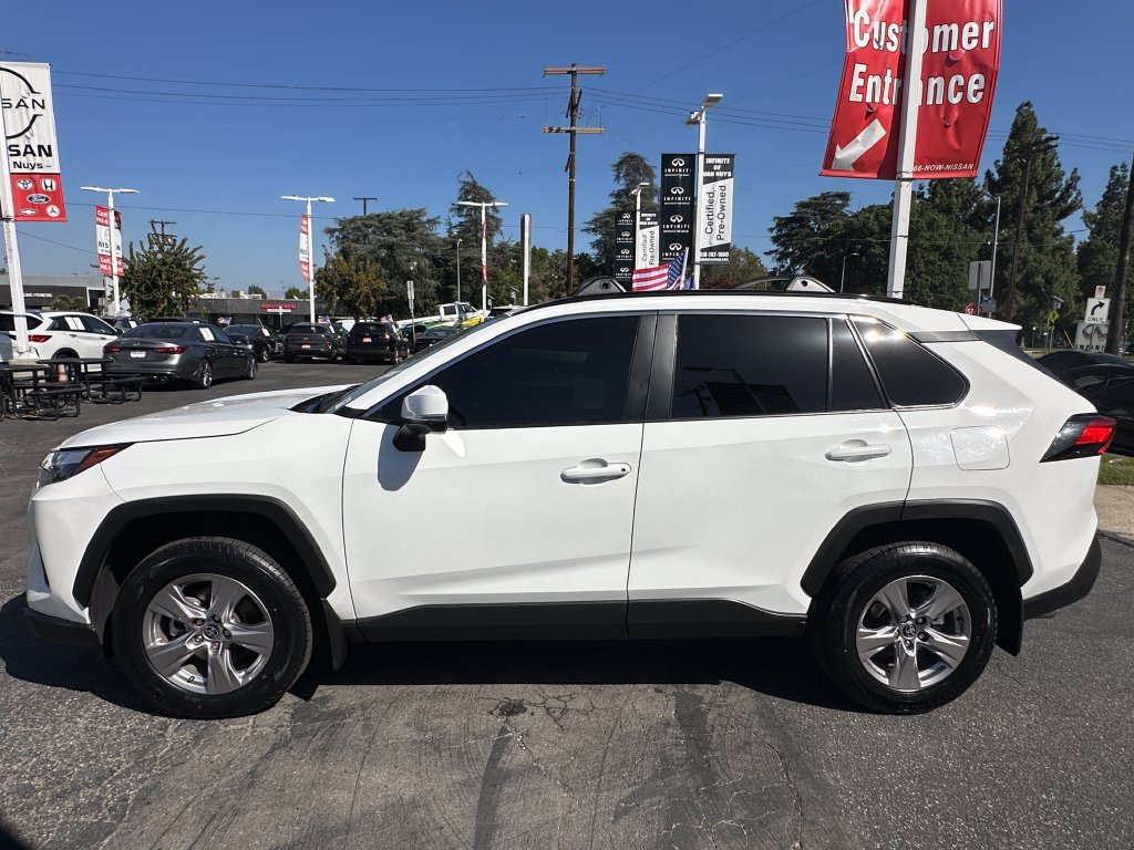 Used 2025 Toyota RAV4 XLE AWD/4WD image 3