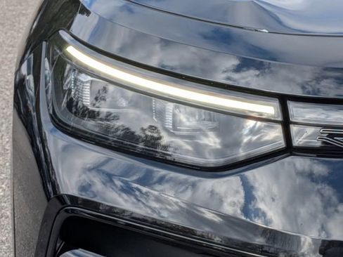 New 2026 Volkswagen Tiguan SE R-Line image 9