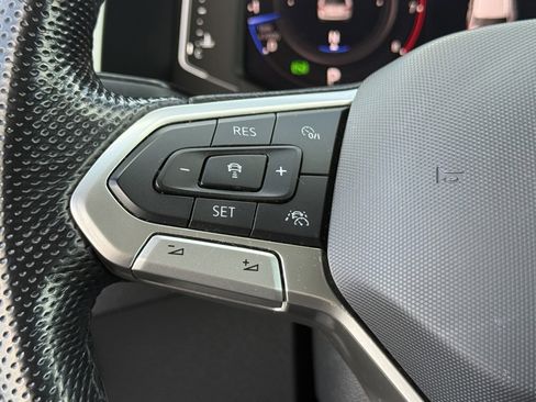 Used 2022 Volkswagen Atlas SEL R-Line image 17