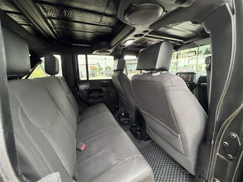 Used 2007 Jeep Wrangler Unlimited Sahara w/ Dual Top Group AWD/4WD image 15