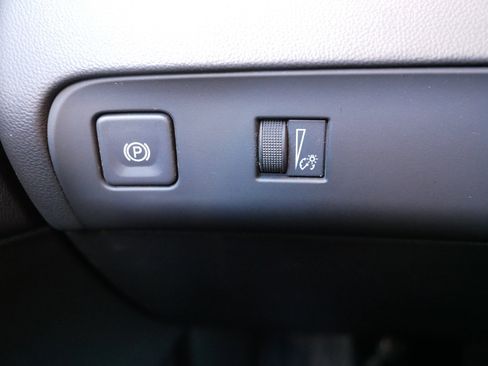 Used 2023 Buick Enclave Essence image 26