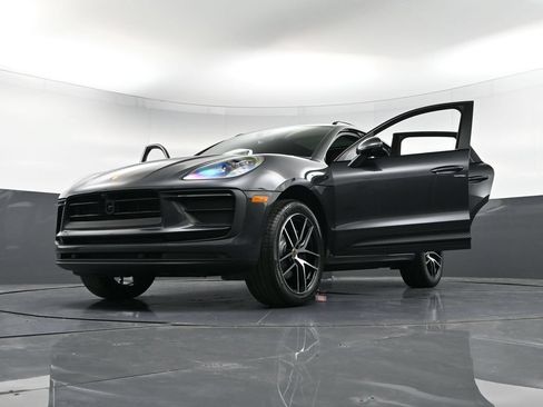 Certified 2026 Porsche Macan AWD/4WD image 39