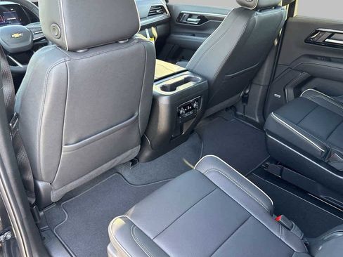 New 2026 Chevrolet Suburban Premier image 12