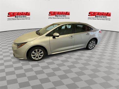 Used 2025 Toyota Corolla LE w/ Convenience Package image 5