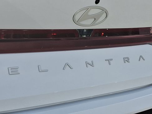 Used 2024 Hyundai Elantra SEL image 32