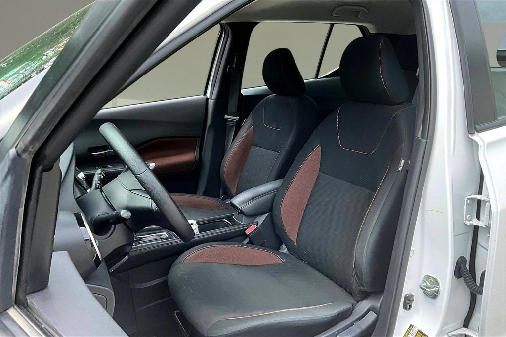 Used 2024 Nissan Kicks SR FWD image 19