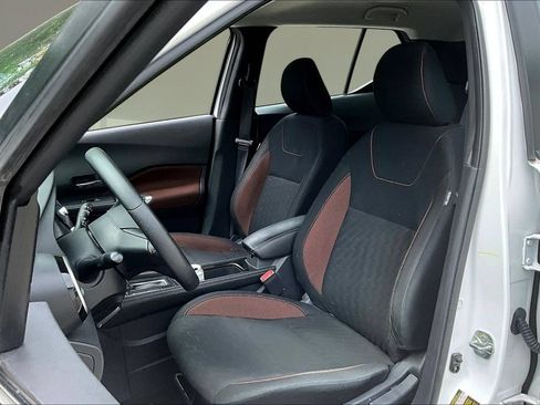 Used 2024 Nissan Kicks SR FWD image 19