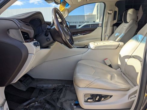 Used 2015 Cadillac Escalade Premium image 16