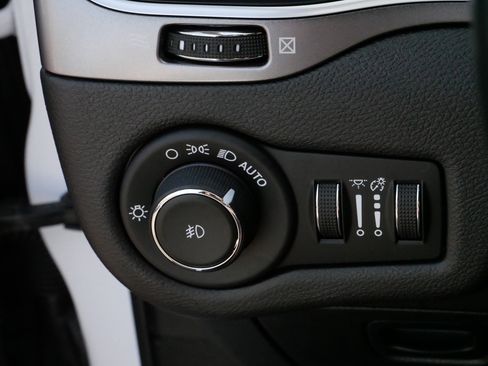 Used 2020 Jeep Cherokee Latitude Plus w/ Cold Weather Group image 26