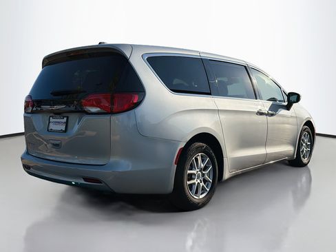 Used 2023 Chrysler Voyager LX FWD image 2