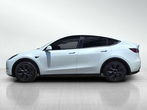 Used 2024 Tesla Model Y 2WD image 8