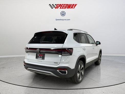 New 2025 Volkswagen Taos SE image 7