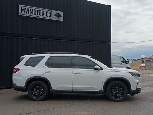 Used 2025 Honda Pilot Elite image 3