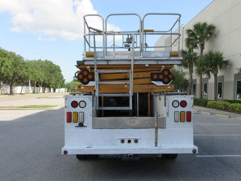 Used 2007 Ford F550 2WD Regular Cab Super Duty image 4