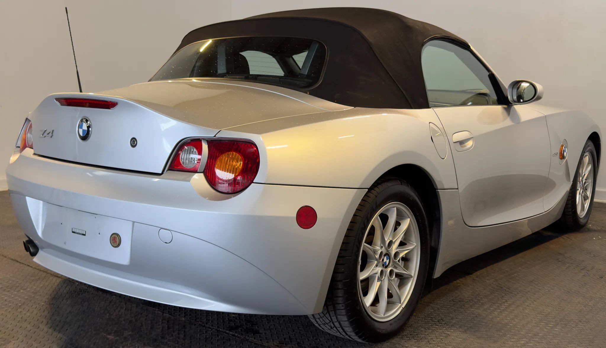 Used 2003 BMW Z4 2.5i RWD image 4