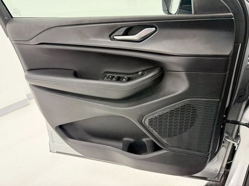 Used 2025 Jeep Grand Cherokee L Altitude image 16