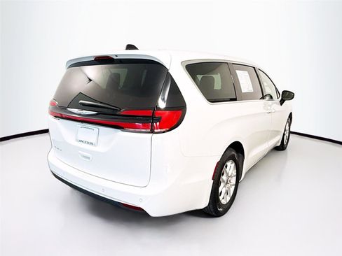 Used 2023 Chrysler Pacifica Touring-L FWD image 46