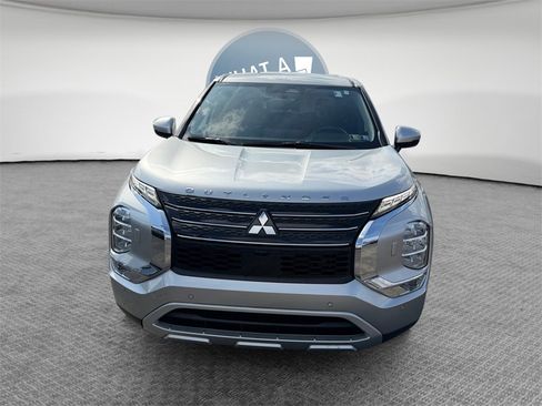 Used 2022 Mitsubishi Outlander SE image 9