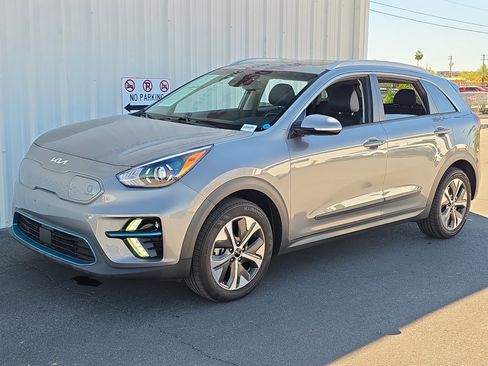 Used 2022 Kia Niro EX Premium image 3