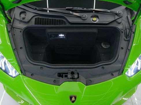 Used 2021 Lamborghini Huracan EVO RWD image 40