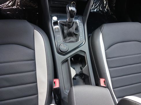 New 2025 Volkswagen Taos SEL image 21