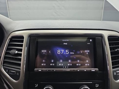 Used 2012 Jeep Grand Cherokee Laredo w/ Laredo E Group image 20