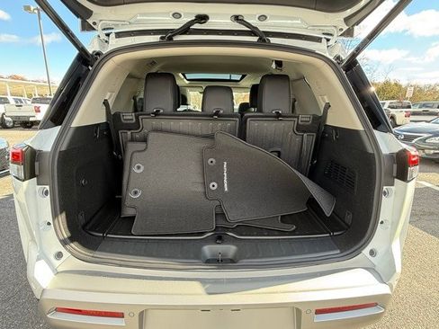 New 2025 Nissan Pathfinder Platinum w/ Cargo Package image 18