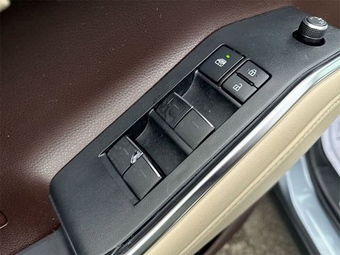 Used 2020 Toyota Highlander Platinum image 13