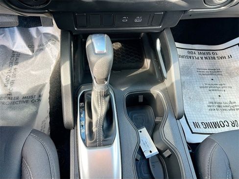 Used 2024 Nissan Frontier SV image 16