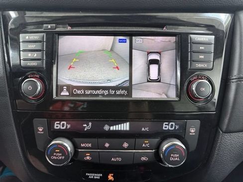 Used 2020 Nissan Rogue SL FWD image 29