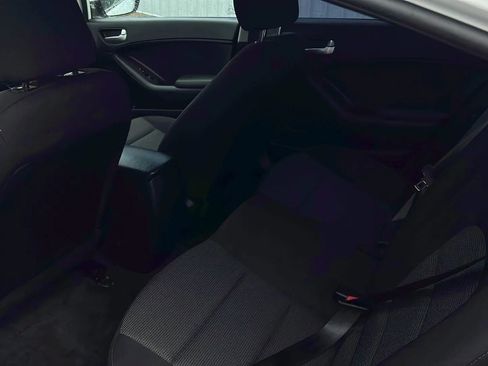 Used 2017 Kia Forte LX image 11