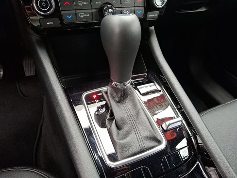 Used 2023 Jeep Compass Limited image 15