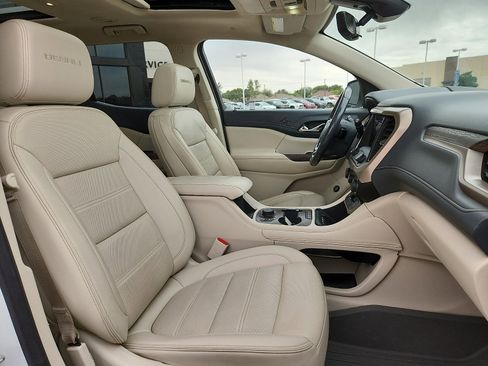 Used 2022 GMC Acadia Denali w/ Denali Ultimate Package FWD image 15