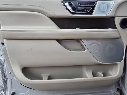 Used 2021 Lincoln Navigator Reserve AWD/4WD image 9