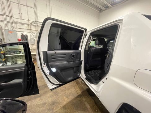 Used 2014 Honda Ridgeline SE image 28