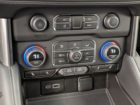 Used 2023 Chevrolet Suburban Z71 w/ Luxury Package image 26