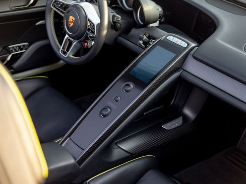 Used 2015 Porsche 918 Spyder AWD/4WD image 19