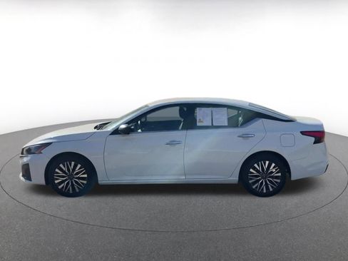 Used 2025 Nissan Altima 2.5 SV image 9