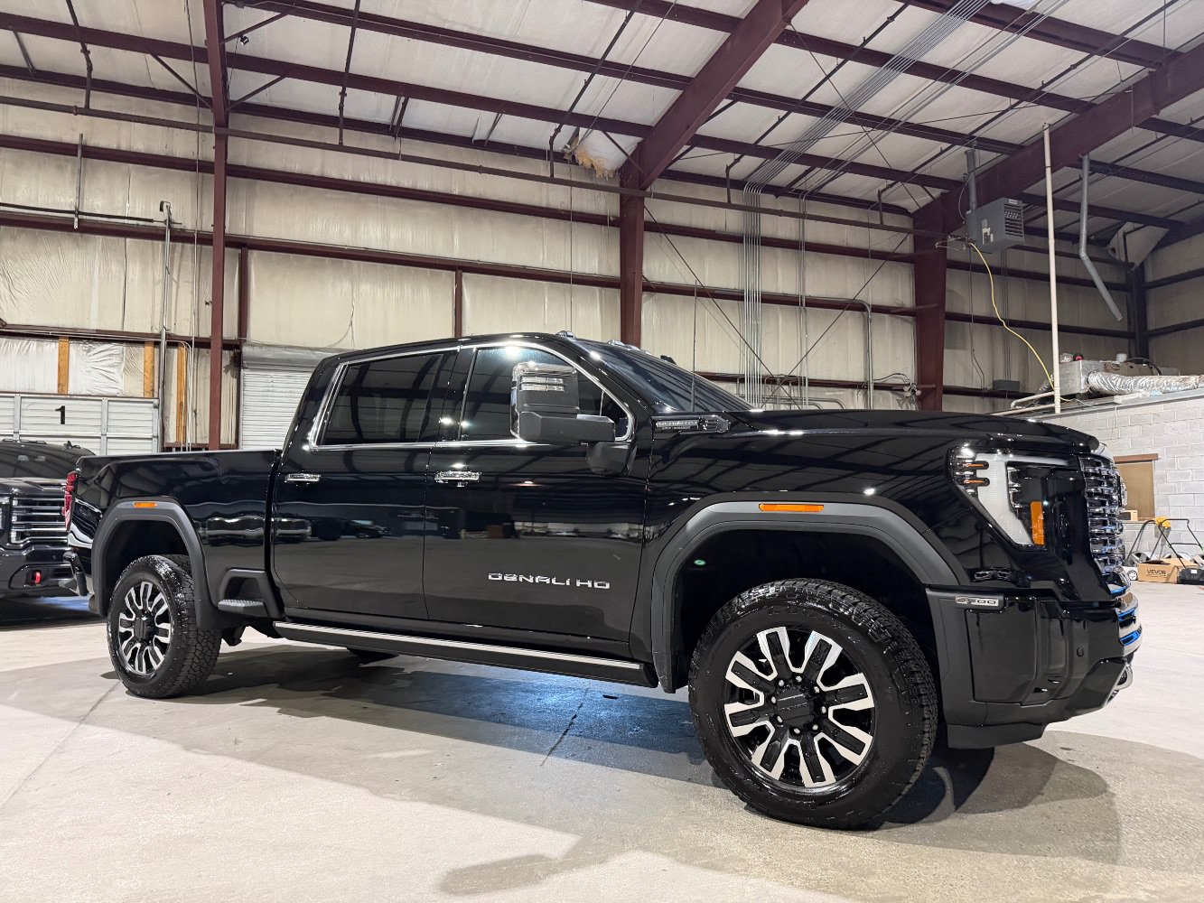 Used 2026 GMC Sierra 2500 Denali Ultimate AWD/4WD image 3