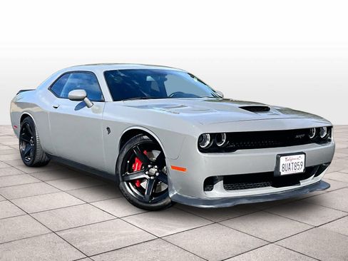 Used 2017 Dodge Challenger SRT Hellcat RWD image 2