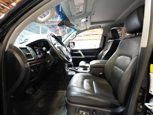 Used 2019 Toyota Land Cruiser image 61