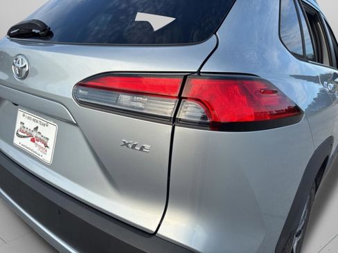 Used 2022 Toyota Corolla Cross XLE image 31