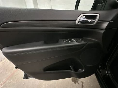 Used 2021 Jeep Grand Cherokee Laredo X image 18