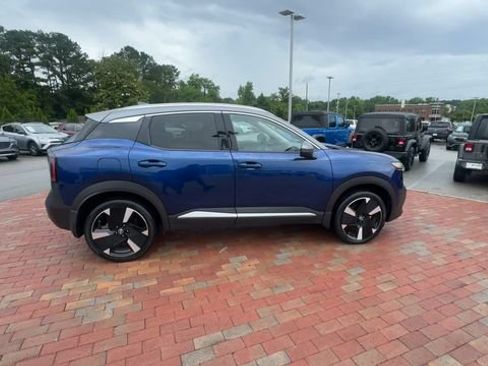 Used 2025 Nissan Kicks SR FWD image 3